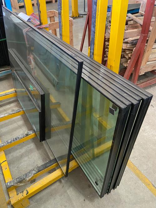 中空钢化玻璃与钢化玻璃 特性、差异与应用解析